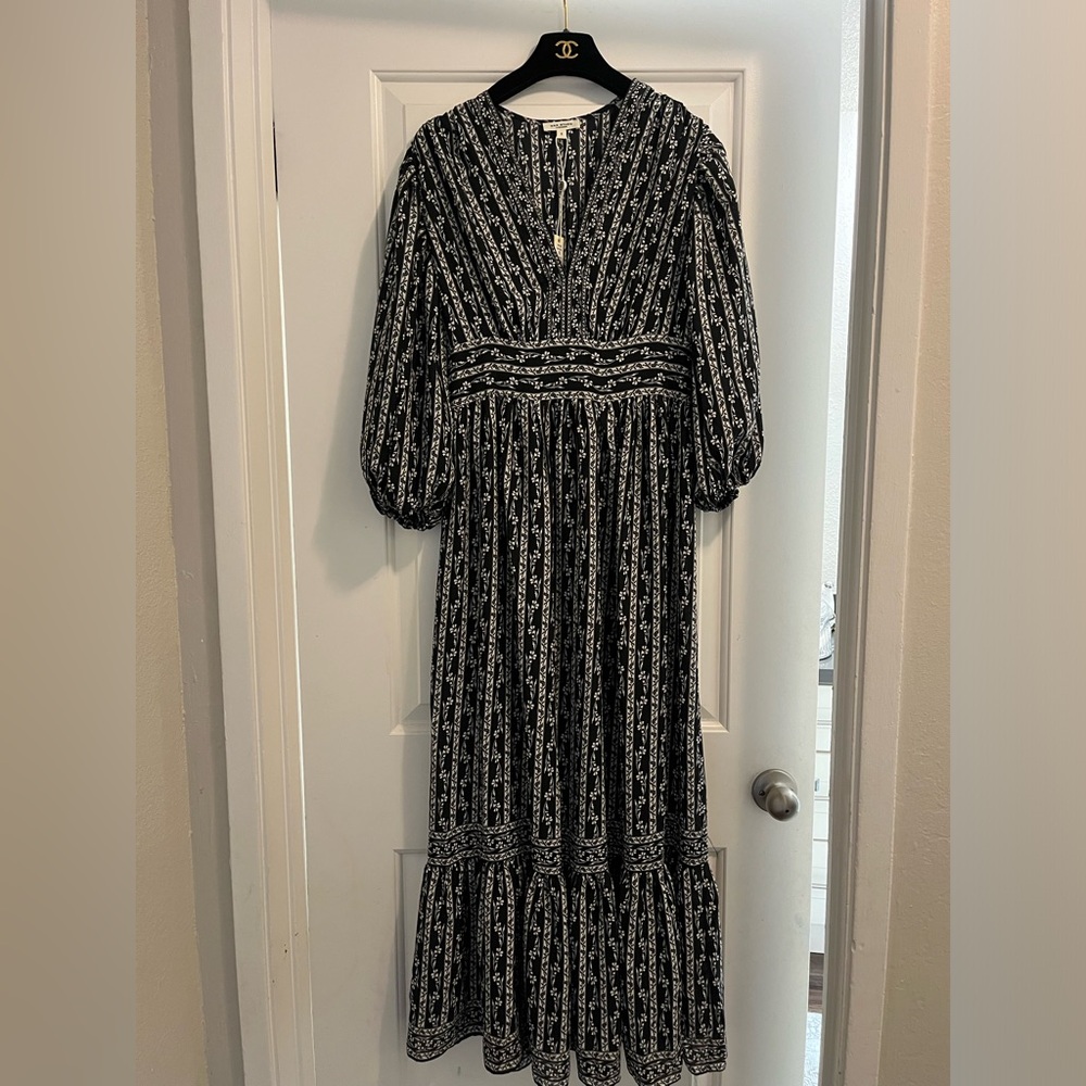 MAX STUDIO dress size S
Flat Crepe 3/4 Puff Sleeve Maxi dress NEW